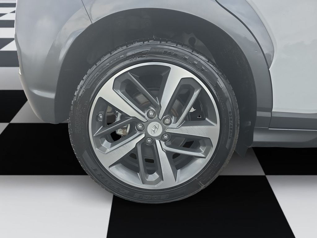 Used 2021 White Hyundai Limited image 13