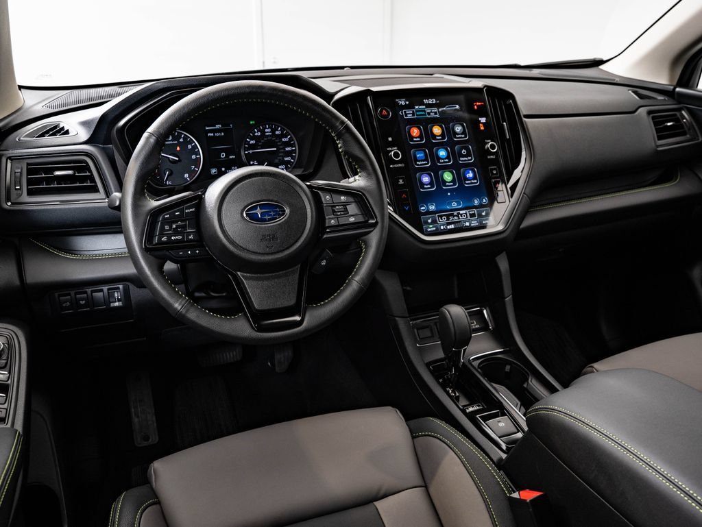 Used 2025 Ice Silver Metallic Subaru Onyx Edition image 4