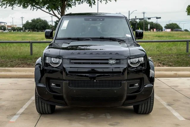 Certified Used 2025 Black Land Rover V8 image 5