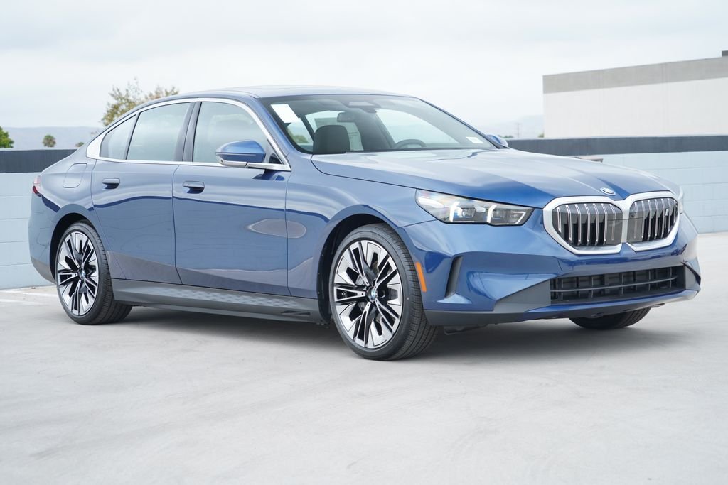 New 2027 Phytonic Blue Metallic BMW eDrive40 image 3