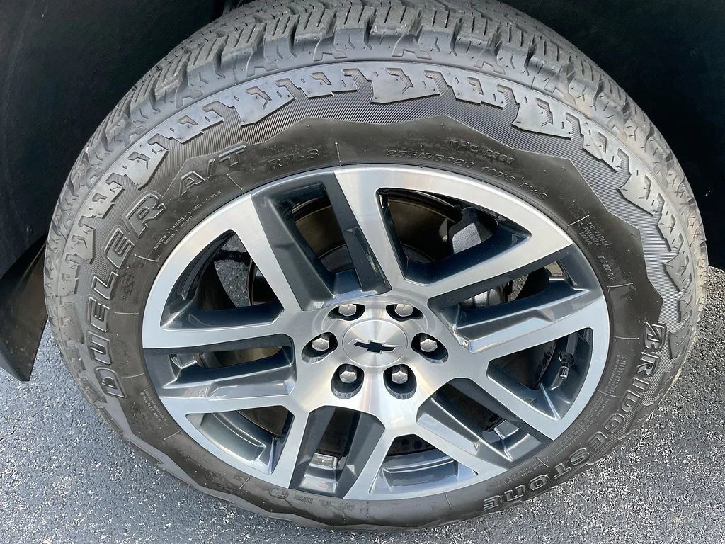 Used 2024 Summit White Chevrolet Z71 image 33