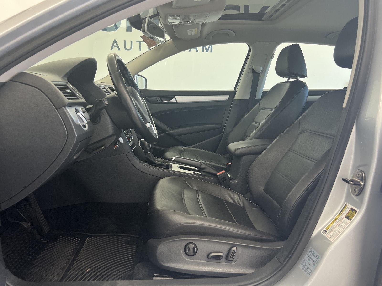 Used 2013 Reflex Silver Metallic Volkswagen 2.5L SE image 12