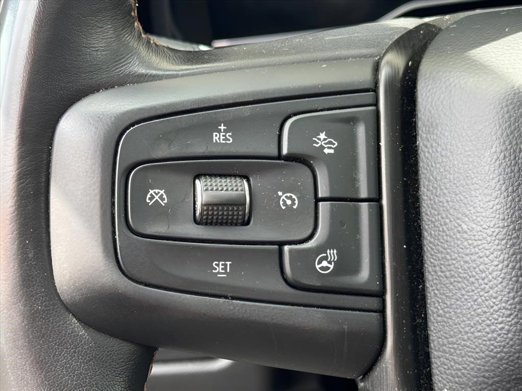 Used 2022 White Frost Tricoat GMC AT4 image 16