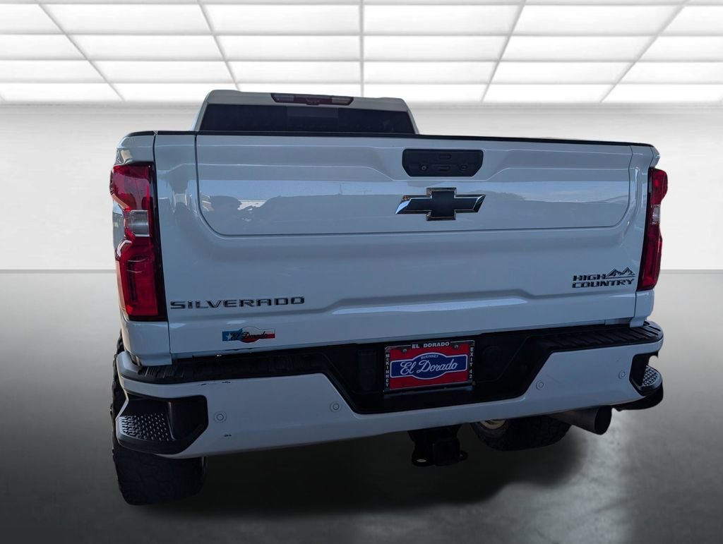 Used 2022 Summit White Chevrolet High Country image 5