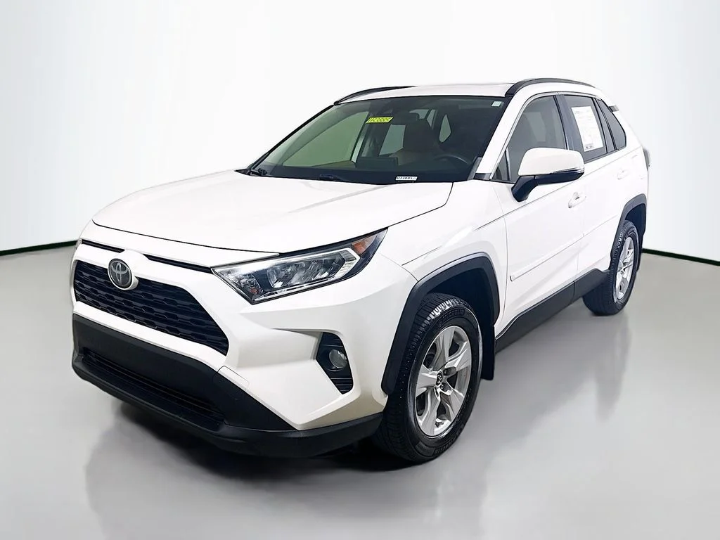 Used 2019 Super White Toyota XLE image 3