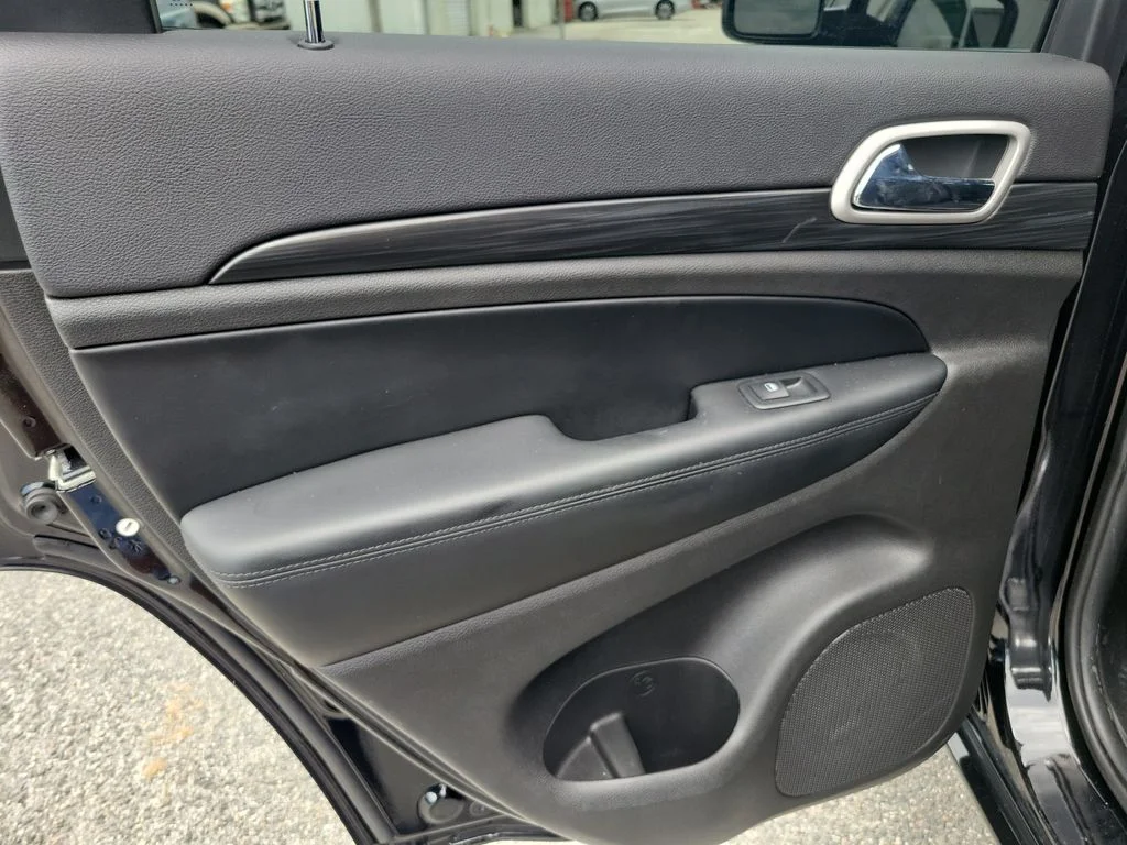 Used 2020 Black Jeep Altitude image 20