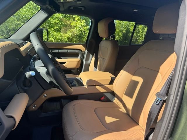 New 2026 Woolstone Green Land Rover X-Dynamic SE image 10