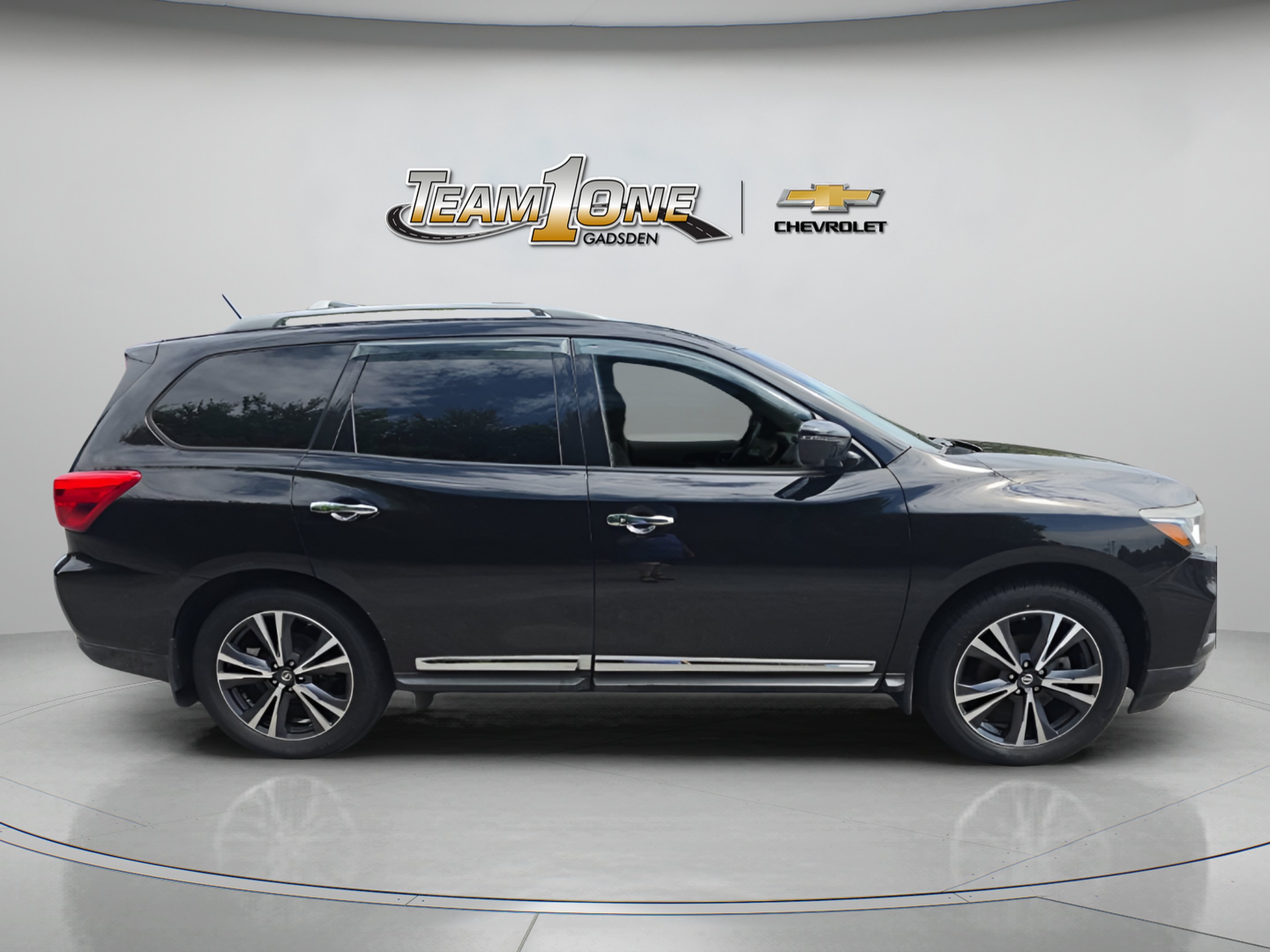 Used 2018 Black Nissan Platinum image 8