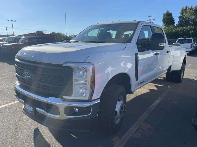 New 2027 Oxford White Ford F-350® XL image 3