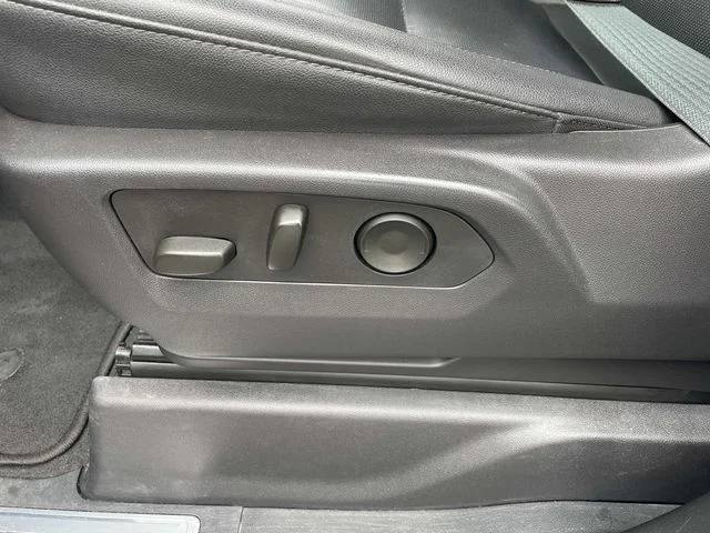 Used 2025 Silver GMC SLT image 21