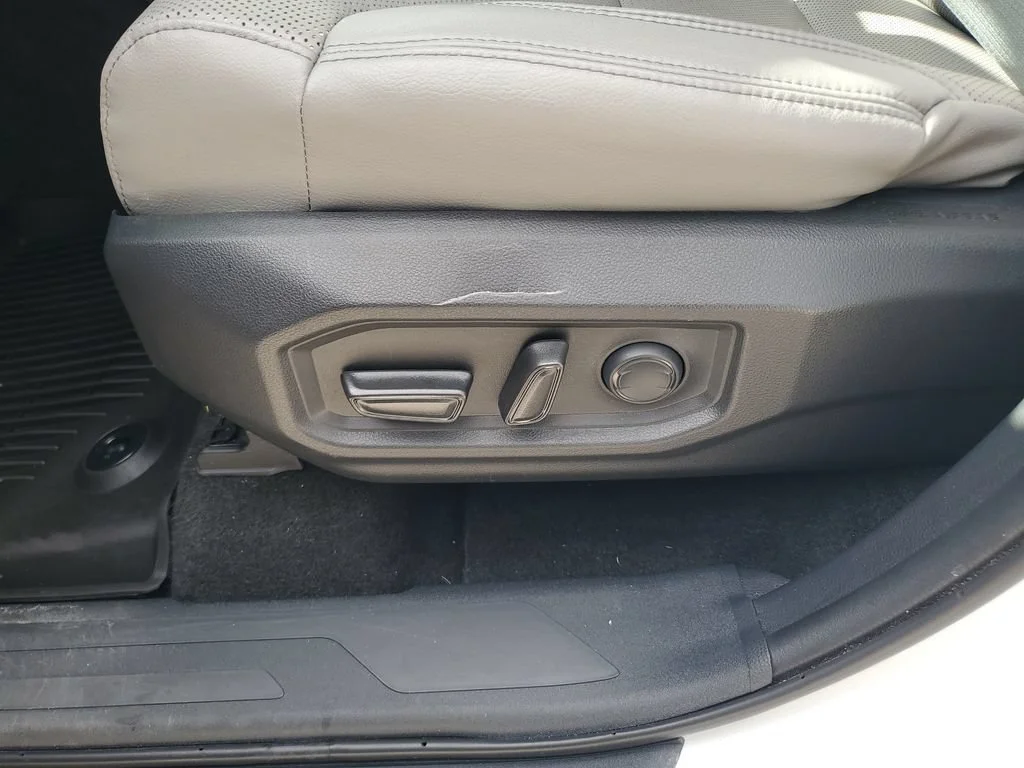 Used 2022 White Toyota SR5 image 16