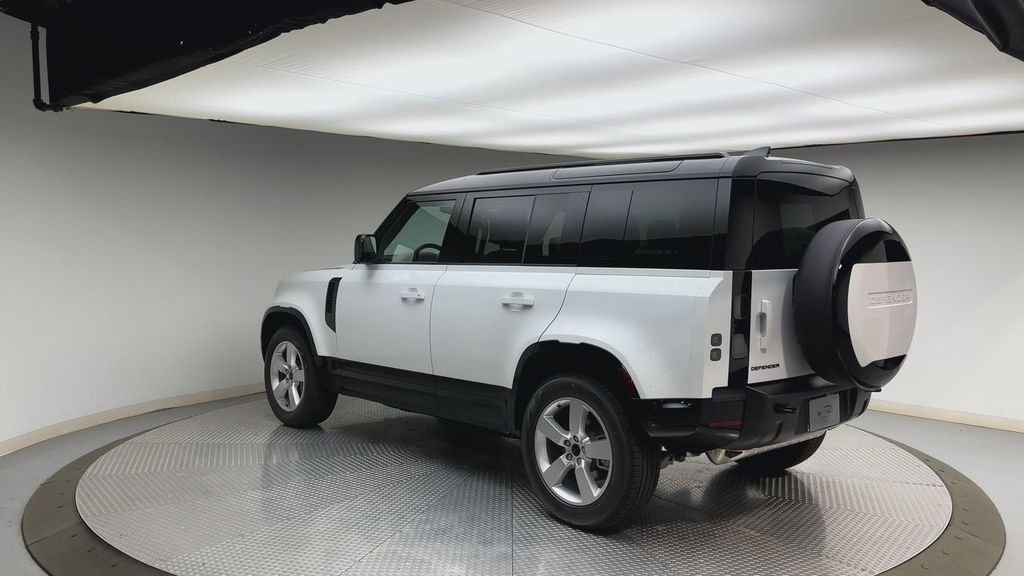 New 2026 Fuji White Land Rover X-Dynamic SE image 4