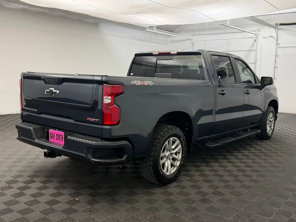 Used 2022 Shadow Gray Metallic Chevrolet RST image 9