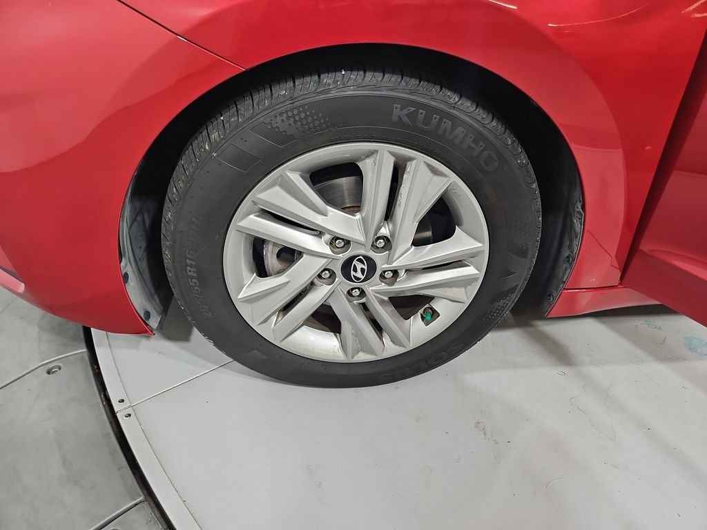 Used 2019 Red Hyundai Value Edition image 27