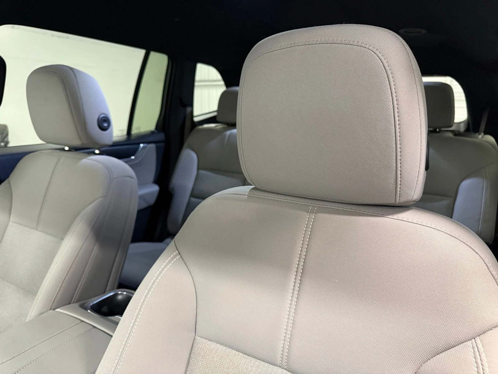 Used 2025 White GMC Elevation image 19