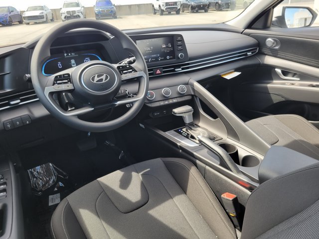 2026 Hyundai Elantra SE - Photo 9