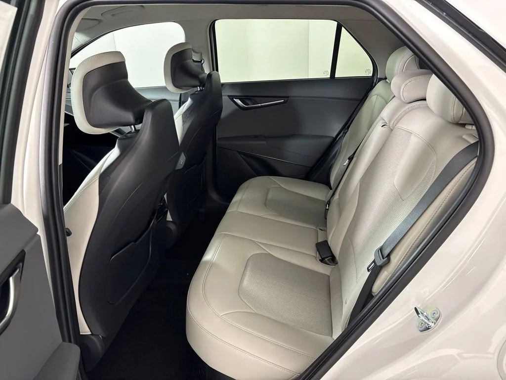New 2026 Snow White Pearl Kia EX image 21