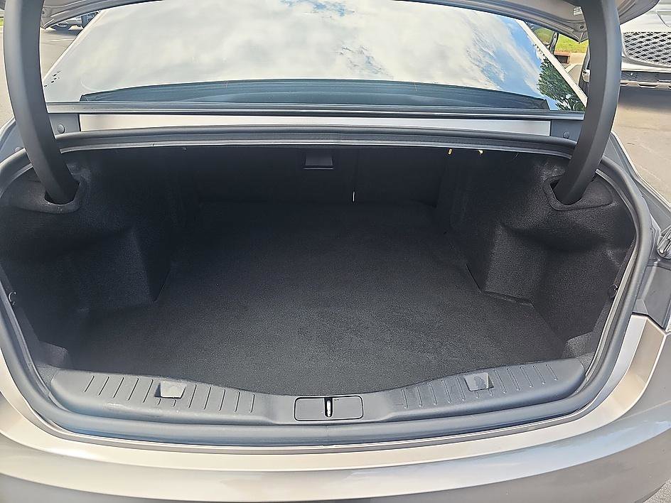 Used 2018 Mocha Metallic Lincoln Select image 32