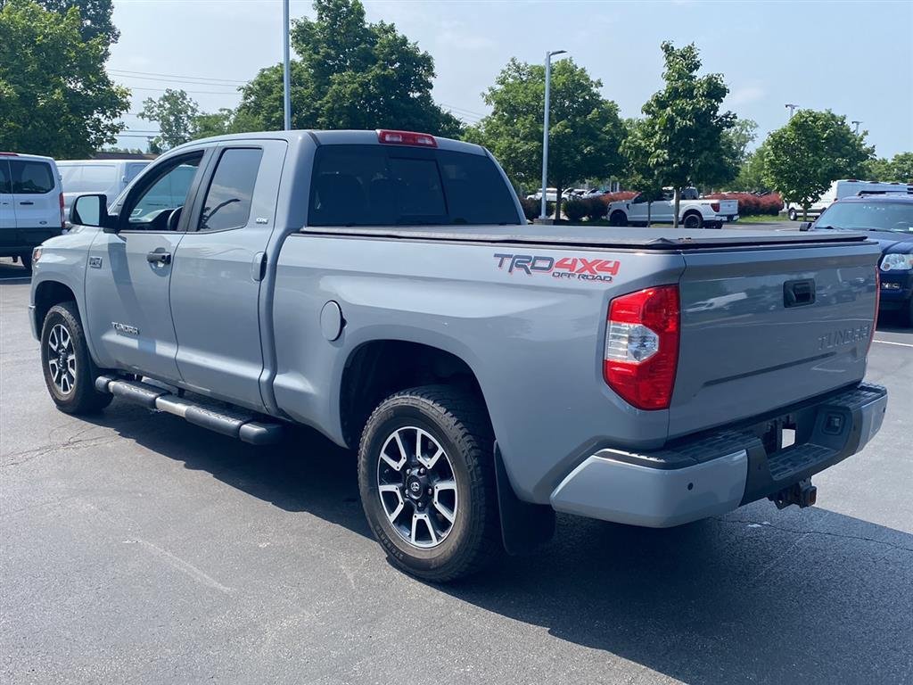 Used 2019 Cement Toyota SR5 image 8