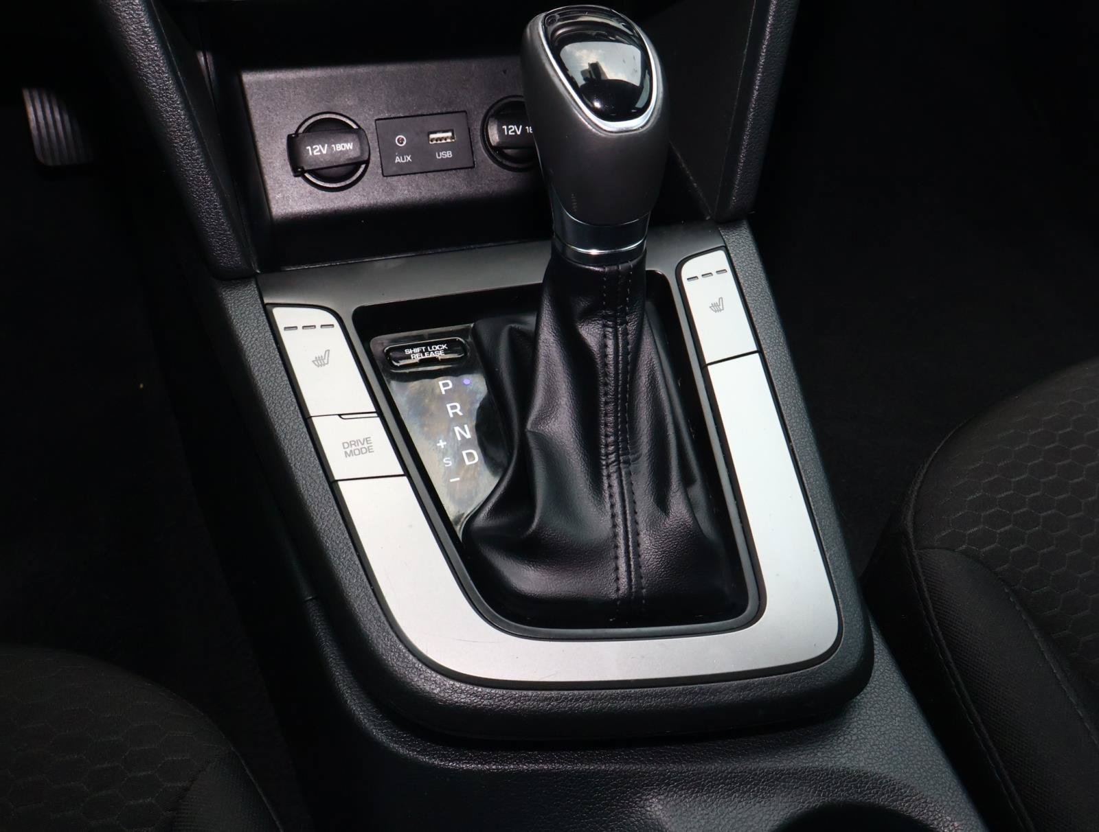 Used 2019 Quartz White Pearl Hyundai Value Edition image 22