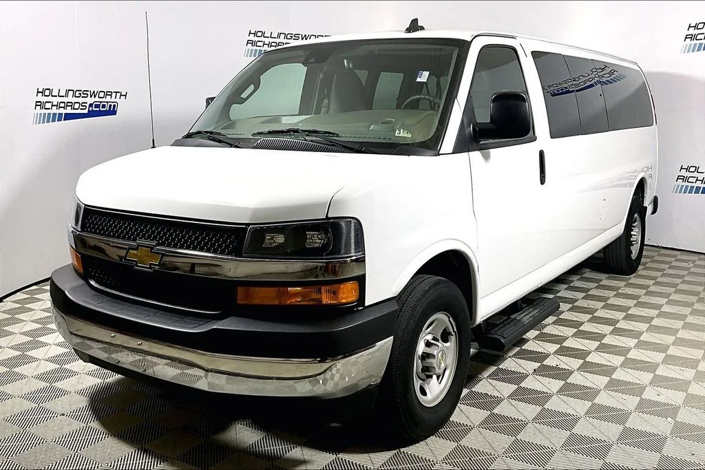 2023 Chevrolet Express 3500 LT Extended's photo