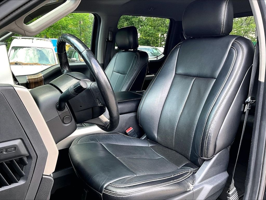 Used 2020 Black Metallic Ford Lariat image 10