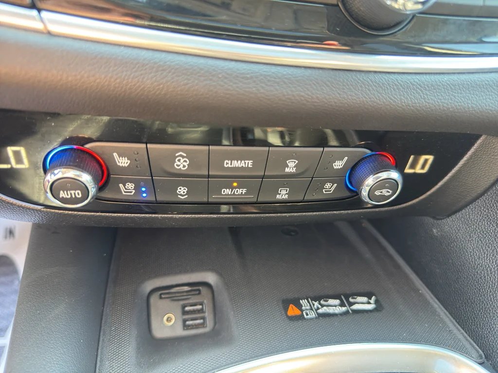 Used 2021 White Frost Tricoat Buick Avenir image 16