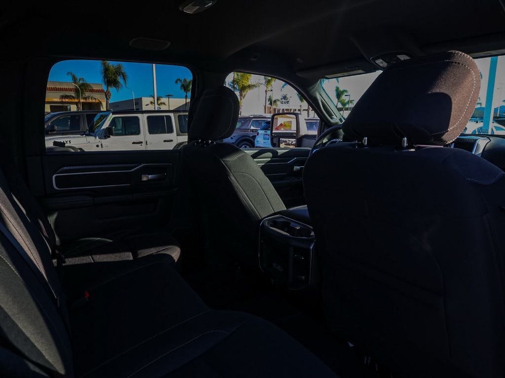 New 2026 Diamond Black Crystal Pearl-Coat Exterior Paint RAM Big Horn Night Edition image 14