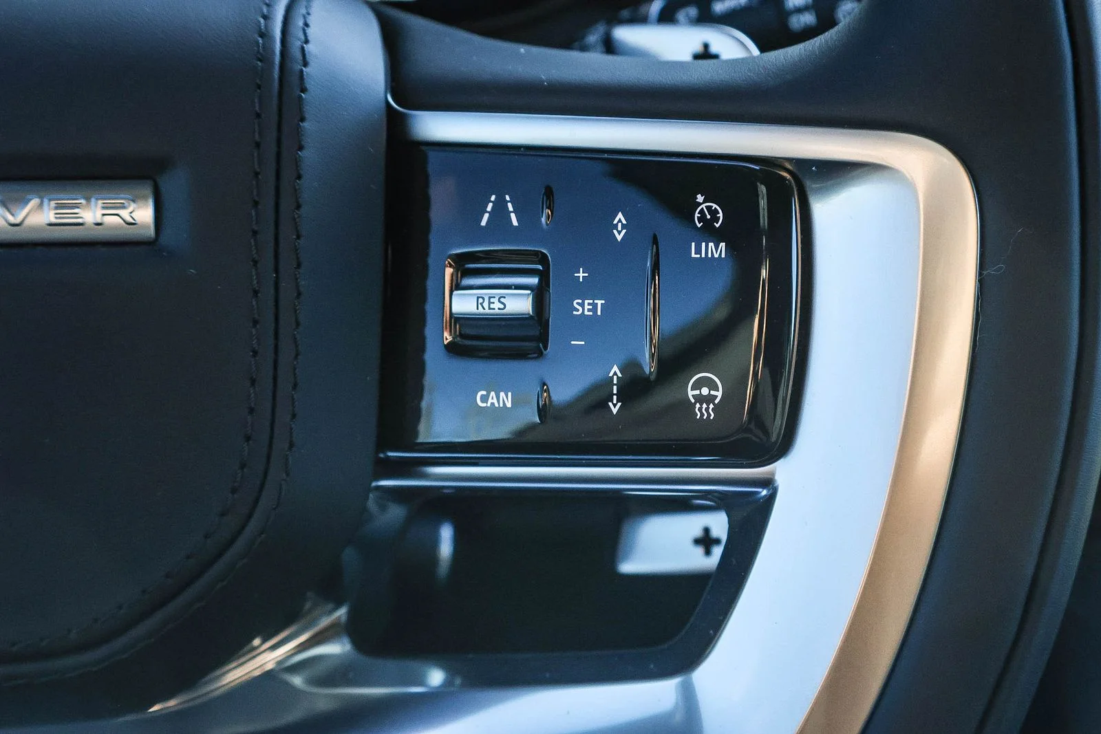 New 2026 Charente Grey Land Rover SE image 35