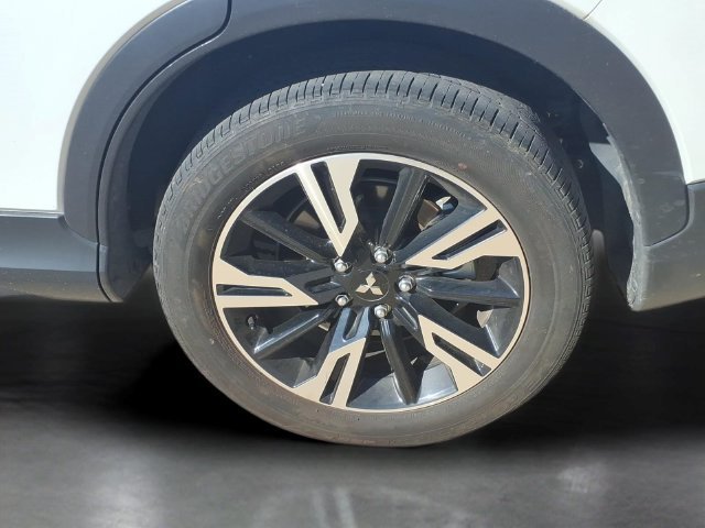 Used 2025  Mitsubishi SE image 26