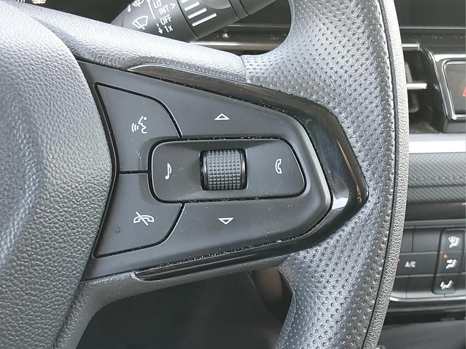 Used 2025 Mosaic Black Metallic Chevrolet LT image 27