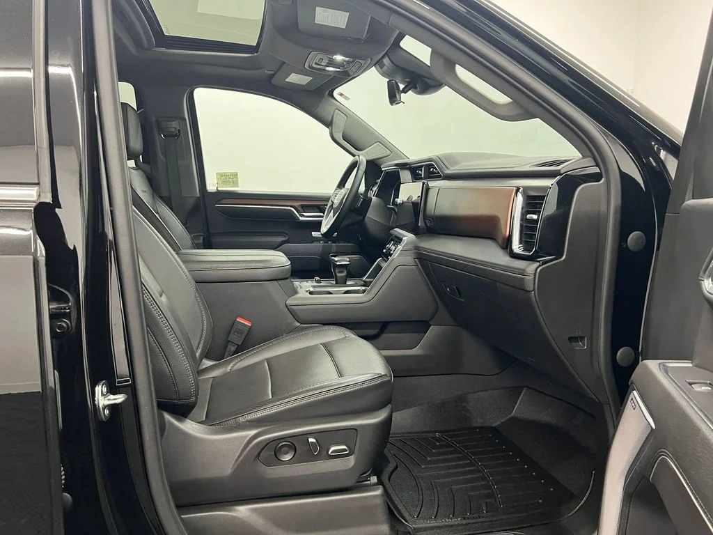 Used 2023 Onyx Black GMC Denali image 27