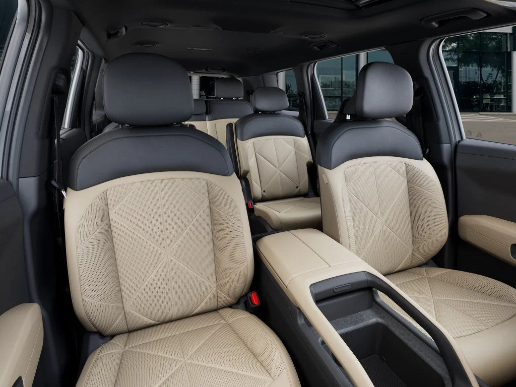 New 2027 Glacial White Pearl Kia EX image 16