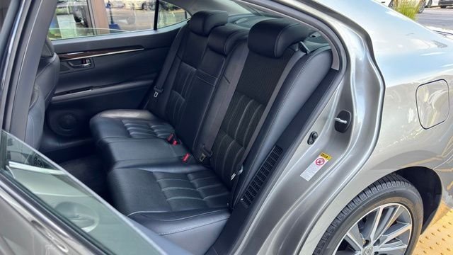 Used 2017 Atomic Silver Lexus 300h image 18