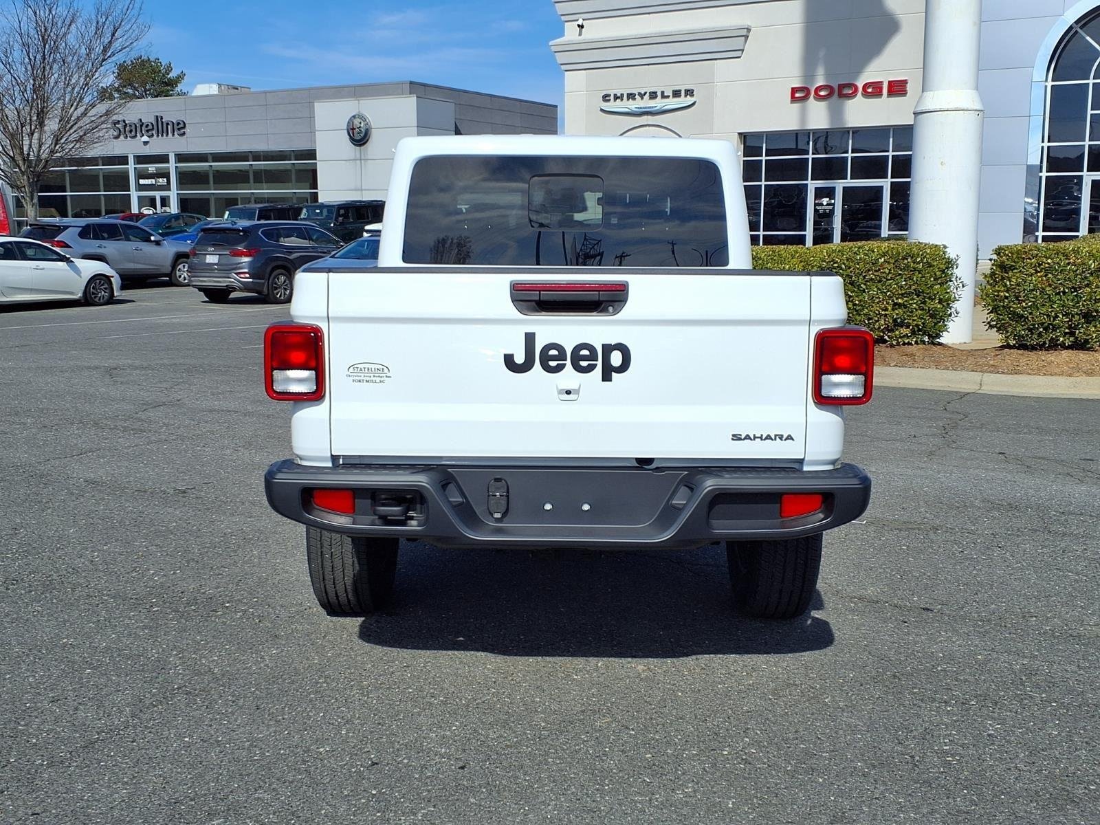 New 2026 Bright White Clear-Coat Exterior Paint Jeep Sahara image 8