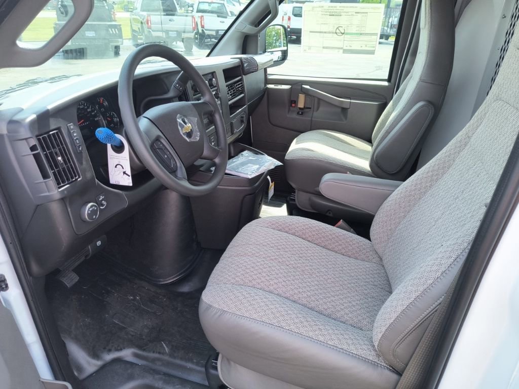 2025 Chevrolet Express Cargo Work Van - Photo 21