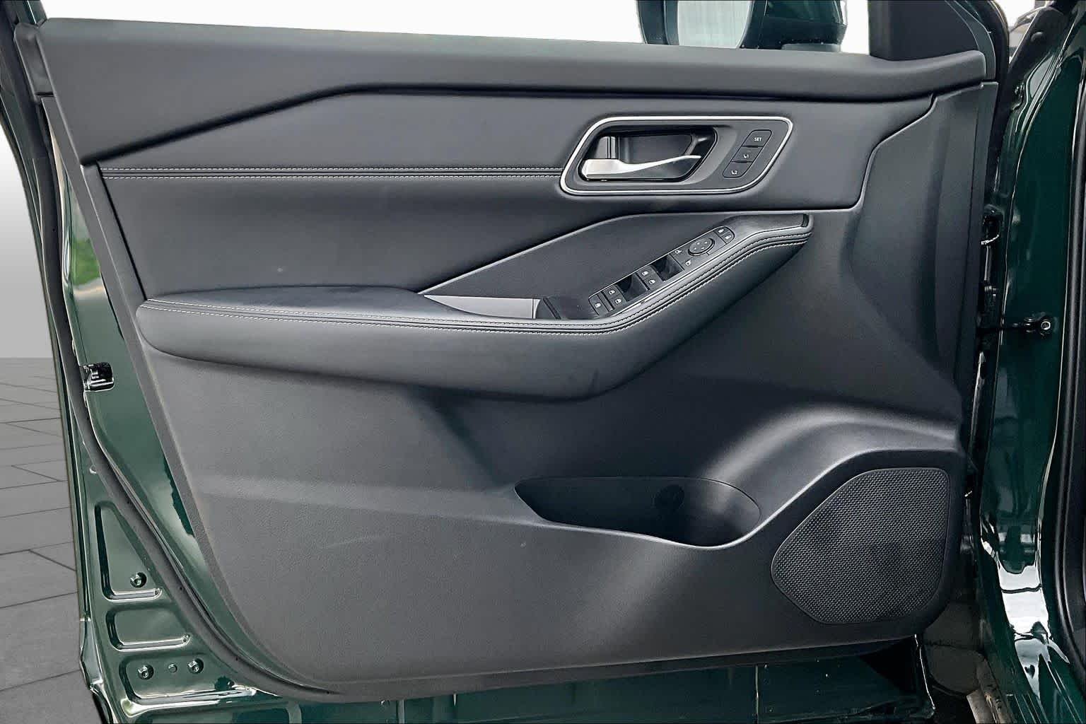 2026 Nissan Rogue Platinum - Photo 13