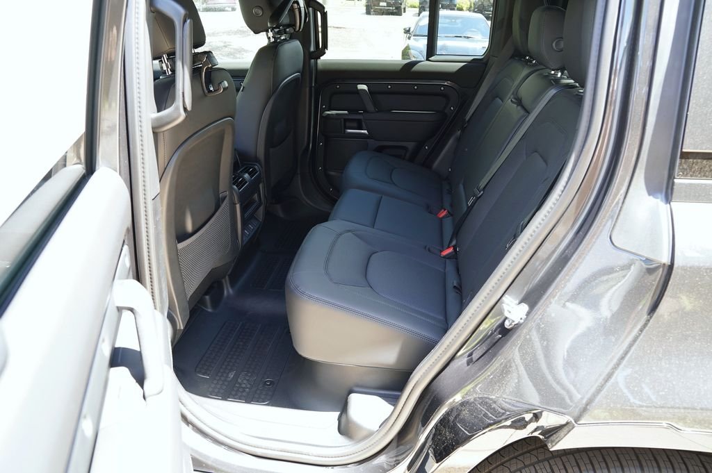 New 2026 Carpathian Grey Land Rover X-Dynamic SE image 29