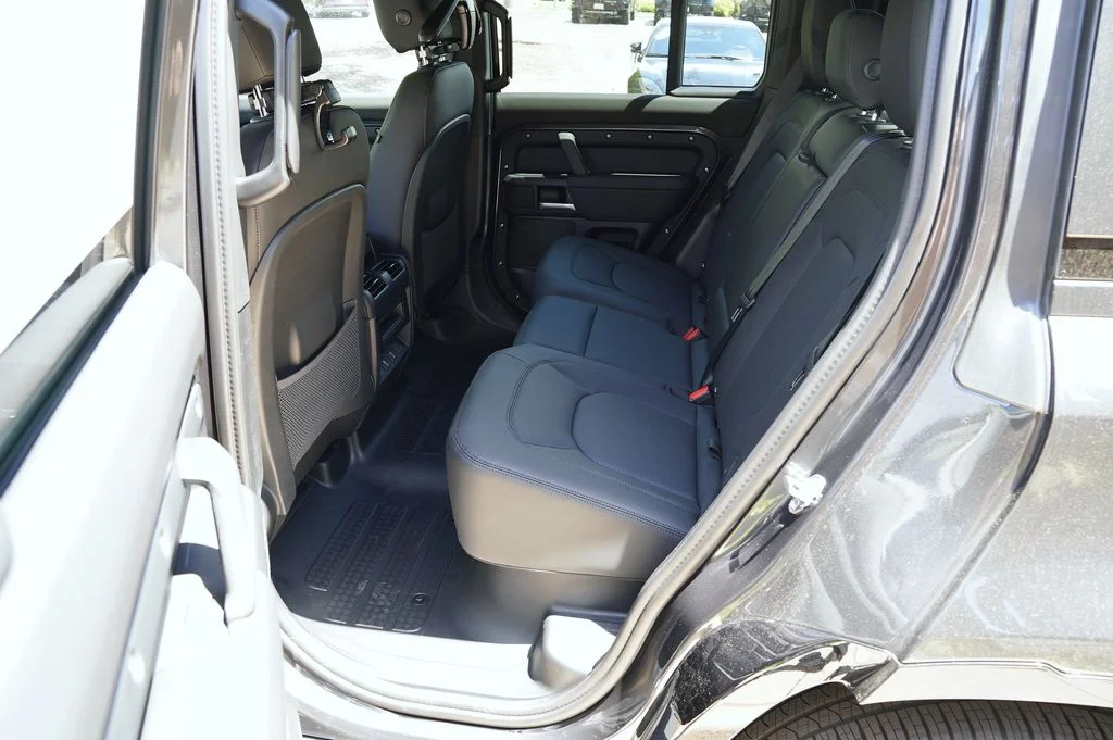New 2026 Carpathian Grey Land Rover X-Dynamic SE image 29