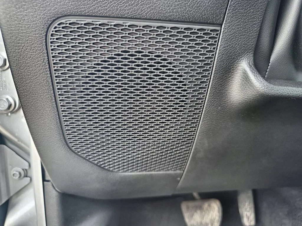 Used 2022 Silver Jeep Overland image 25
