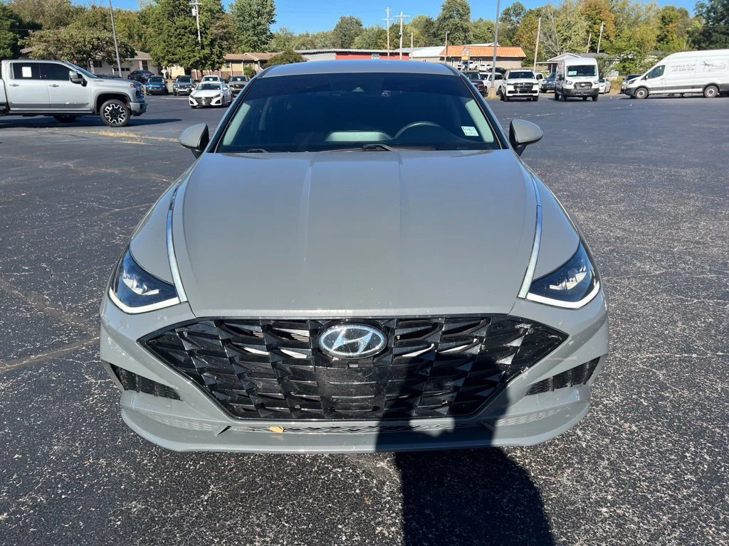 Used 2020 Gray Hyundai SE image 7