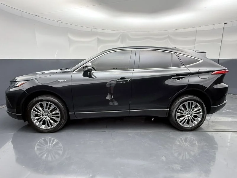 Used 2021  Toyota Limited Sport Utility 4D image 4