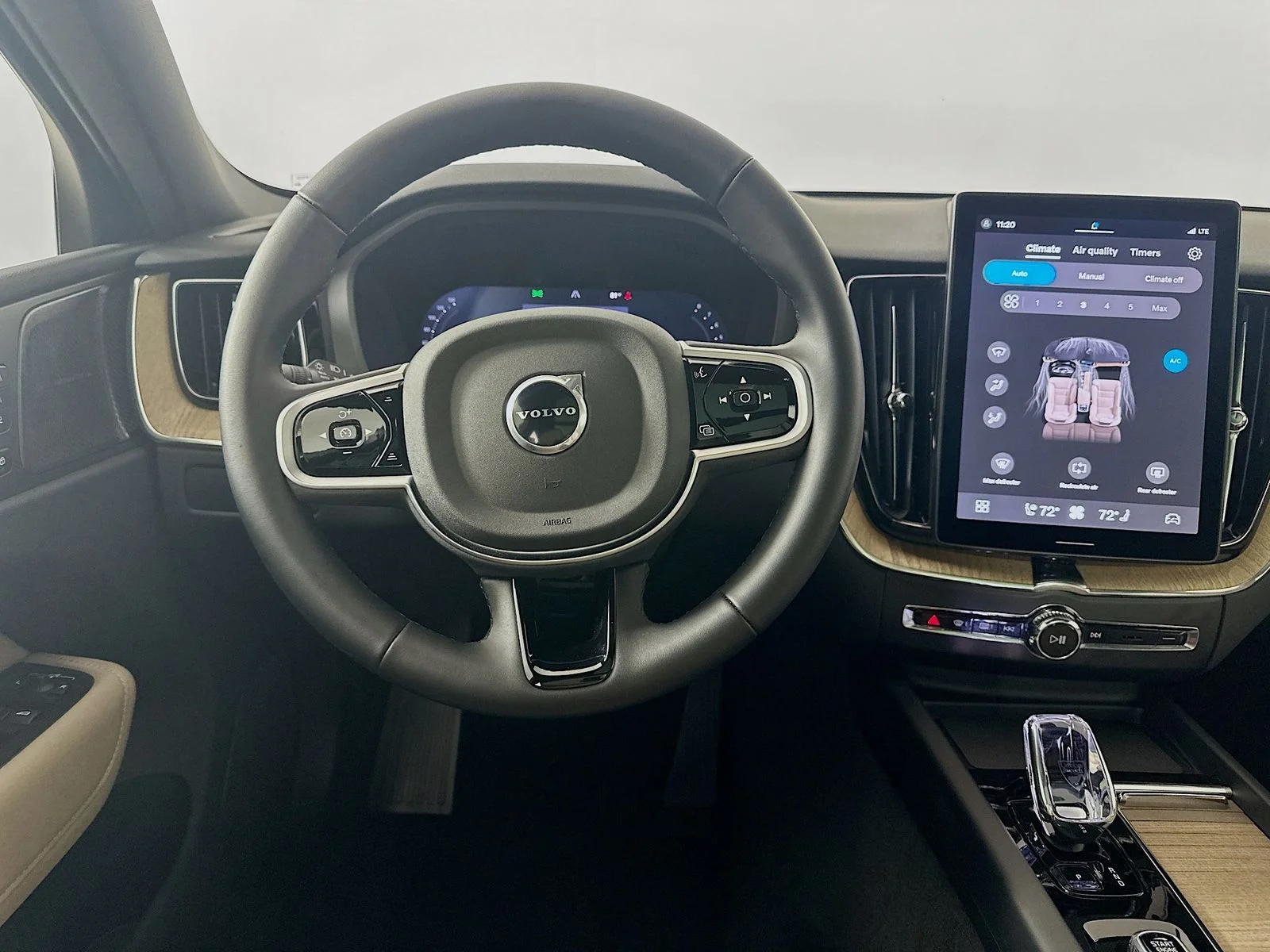 2026 Volvo XC60 Plus - Photo 15
