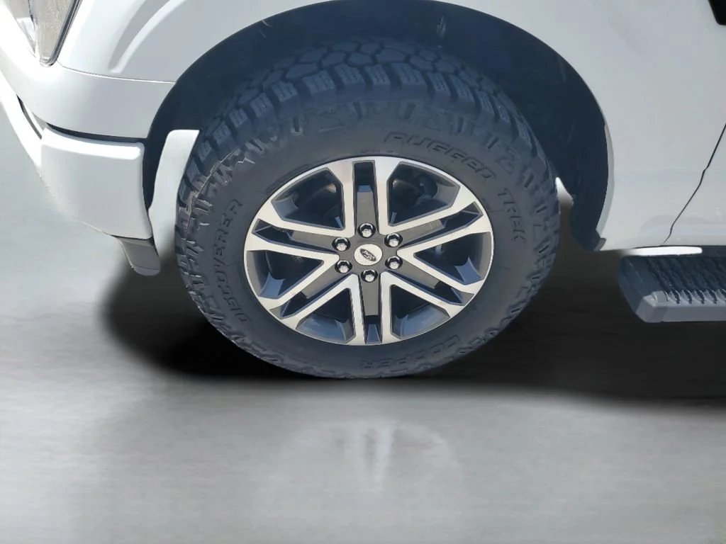 Used 2021 White Ford XL image 25