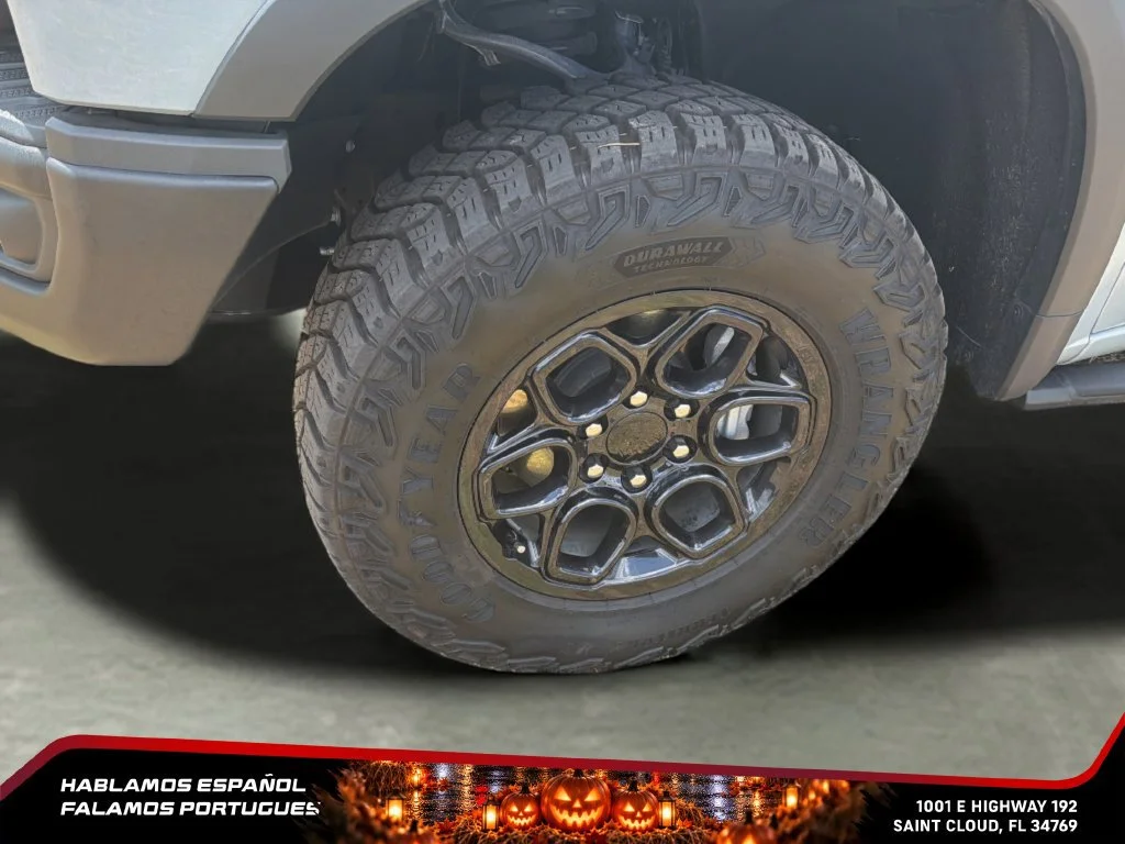 Used 2025 Slate Gray Metallic Chevrolet ZR2 image 35