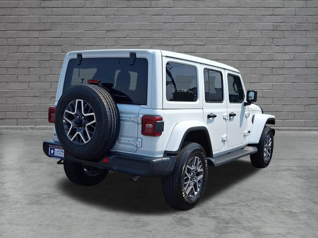 Used 2025 White Jeep 4-Door Sahara 4x4 image 11