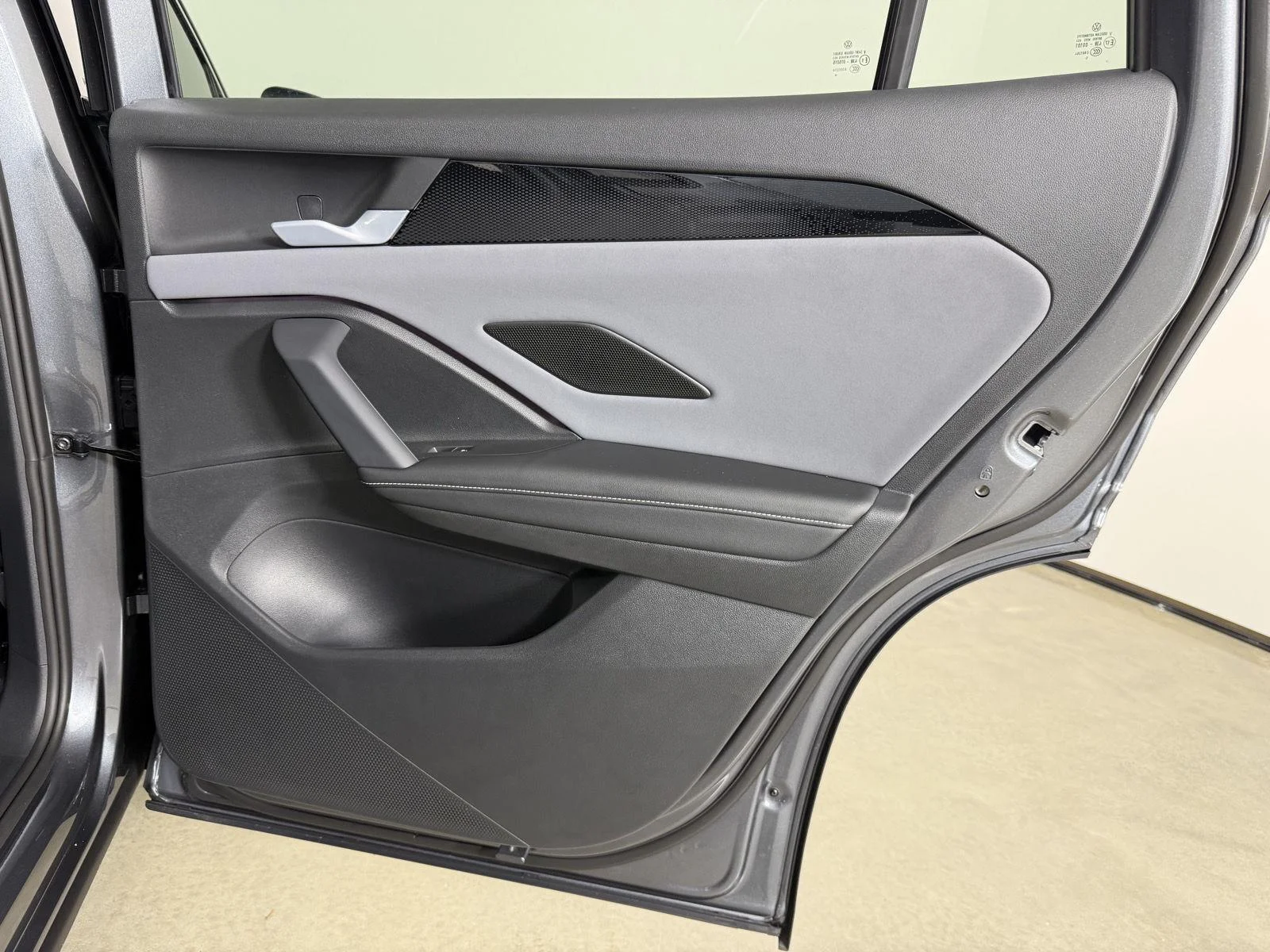 New 2026 Platinum Gray Metallic Volkswagen SE image 17
