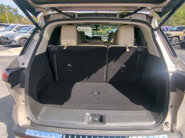 Used 2025 Silver INFINITI LUXE image 14