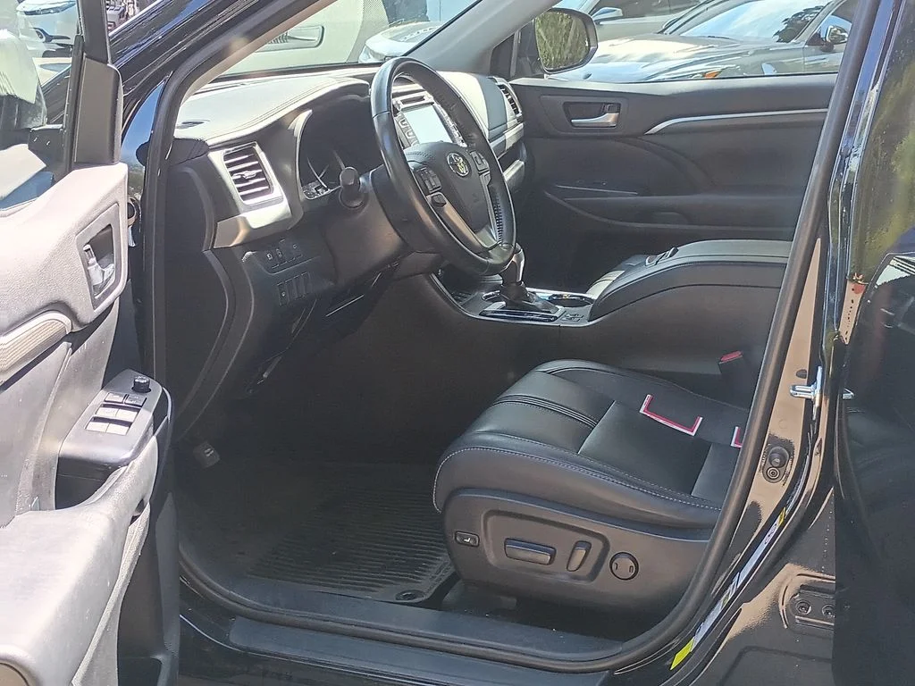 Used 2017 Midnight Black Metallic Toyota SE image 18