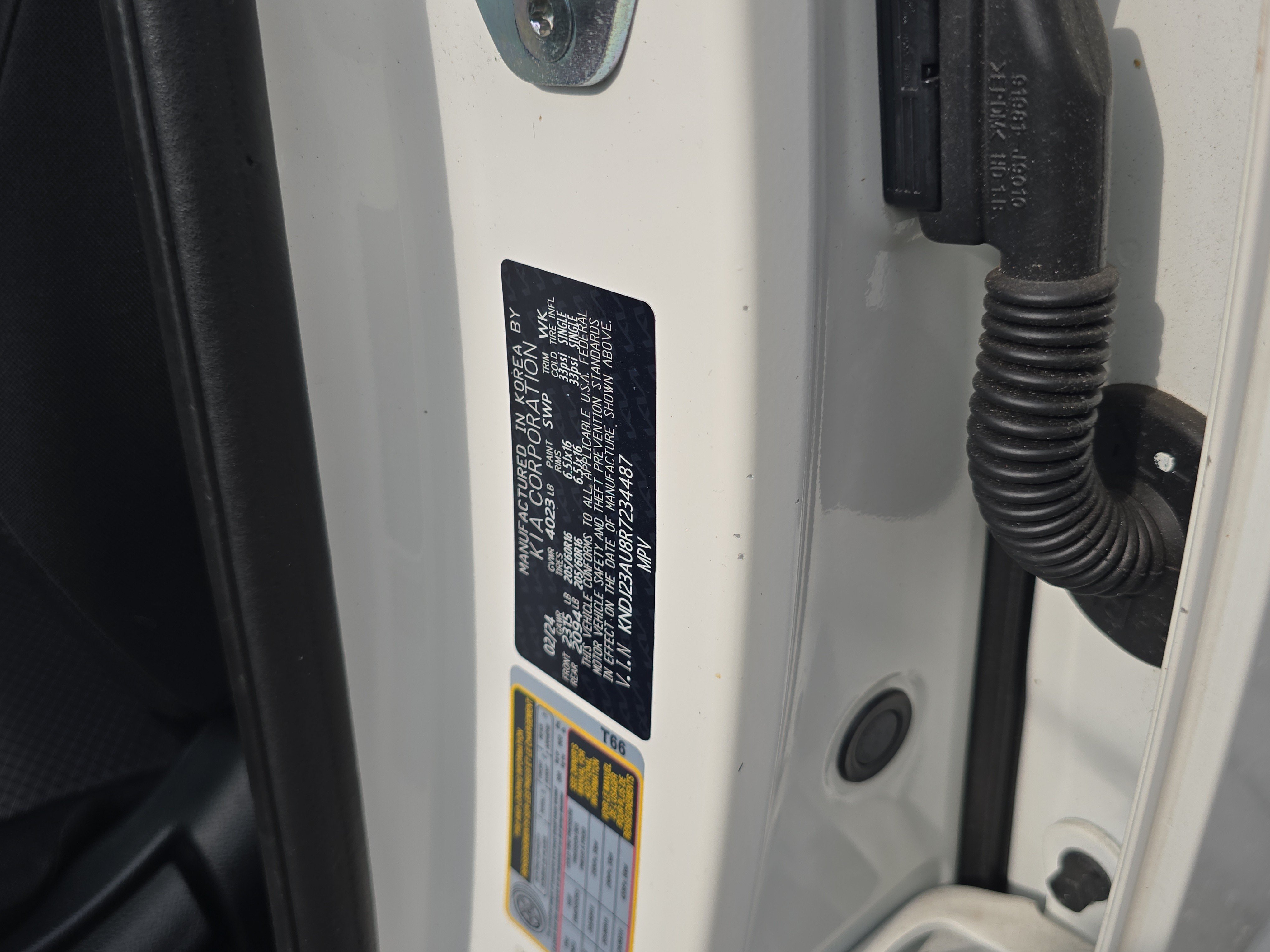 Used 2024 Snow White Pearl Kia LX image 31